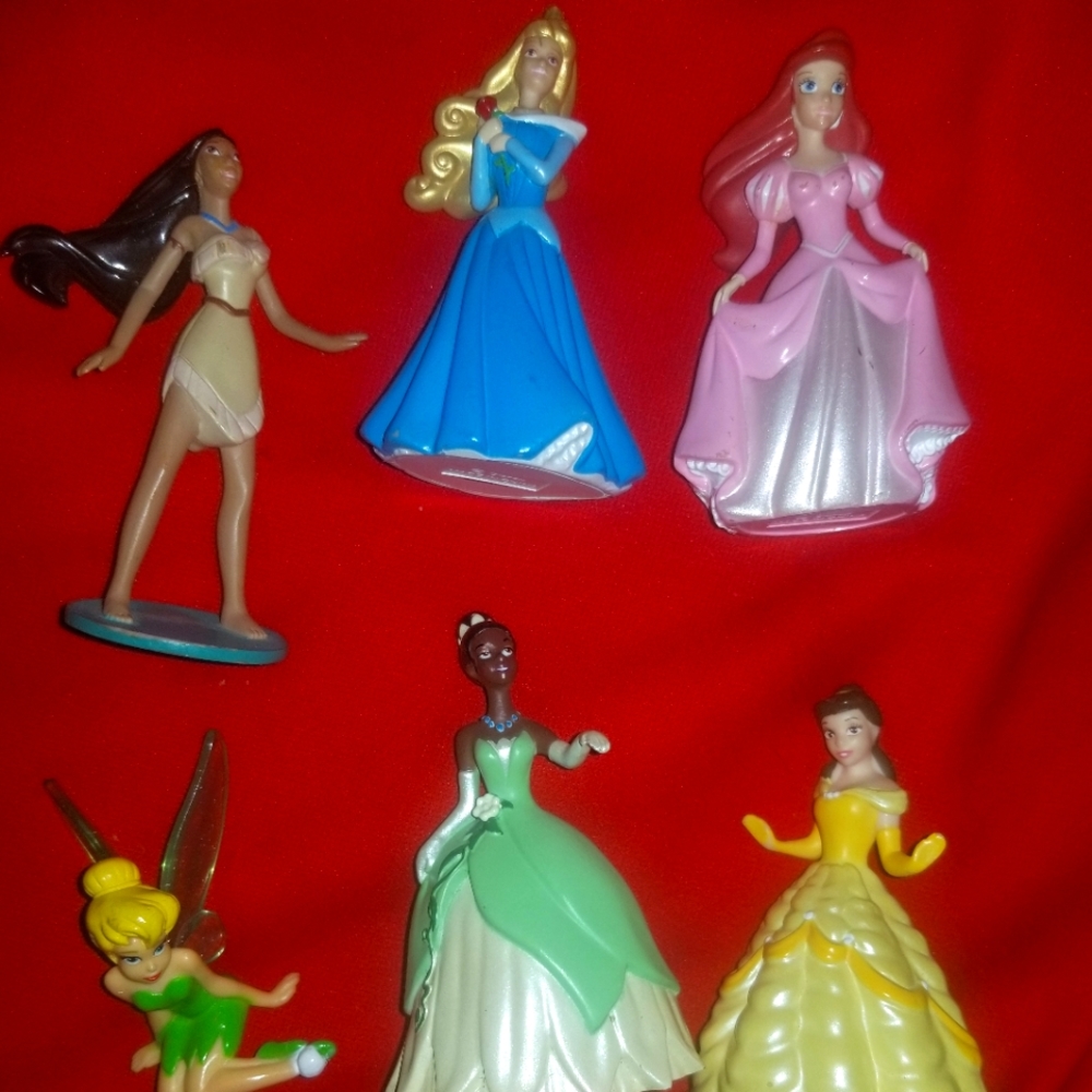6 Disney Princess figurines